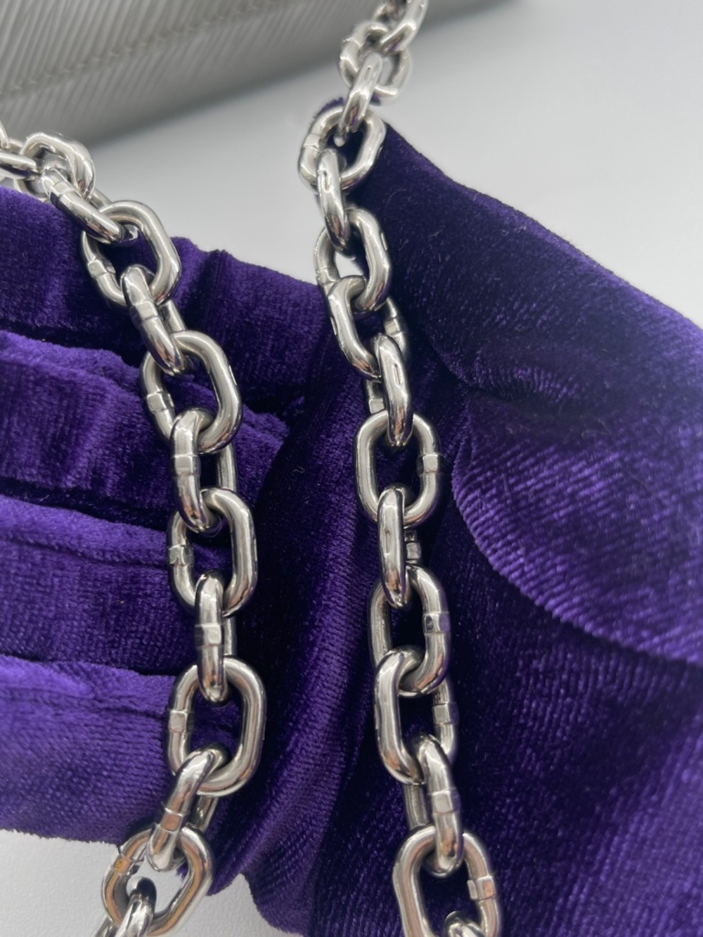 Louis Vuitton Epi Leather Twist MM - Picture 13 of 14